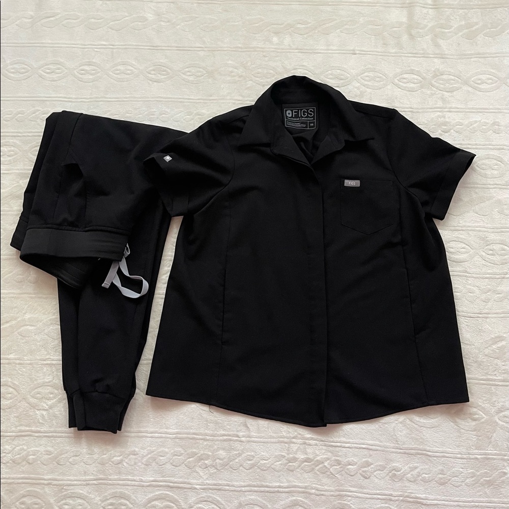 Like New Figs Black Scrub Set- Technical Collection